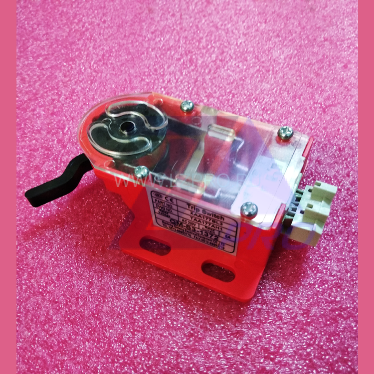 Выключатель левый Trip Switch QM-S3-1372 XAA177BL3 (аналог TAA177AH1) XIZI OTIS